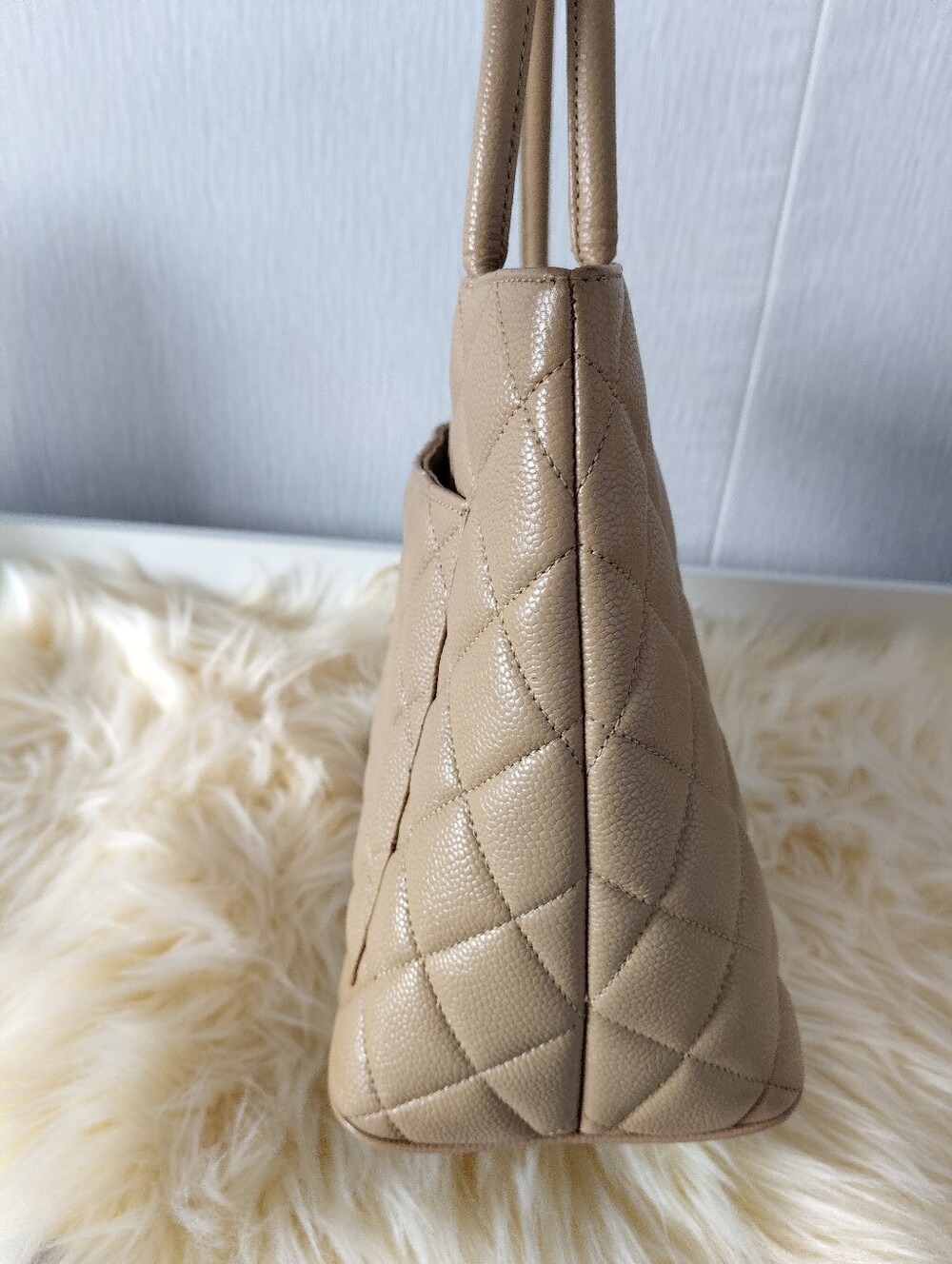CHANEL Beige Quilted Leather Tote with CC Emblem - Picture 5 of 13